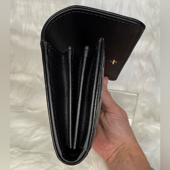 NWOT CHANEL Lambskin Camellia Embossed Large Gusset Flap Wallet Black ❤️❤️ - Picture 4 of 8